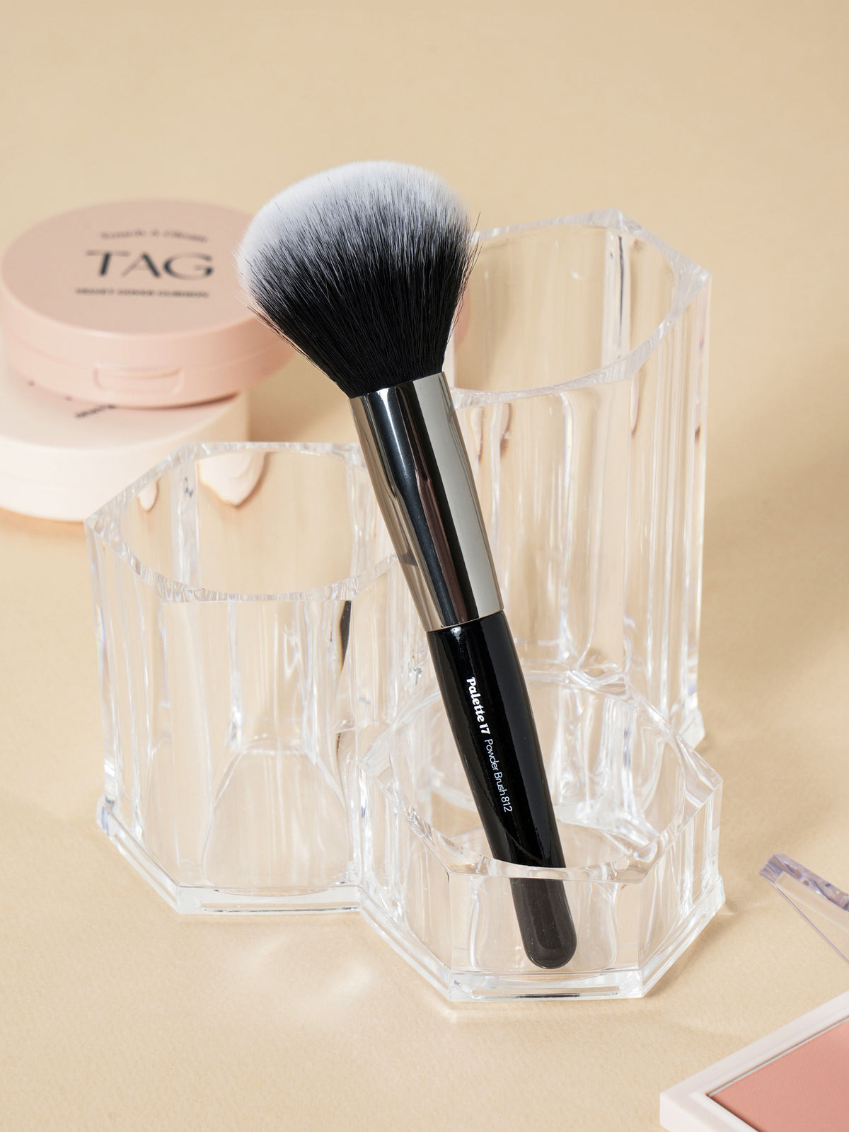 Daiso Palette 17 Powder Brush – Korean makeup brush for setting powder