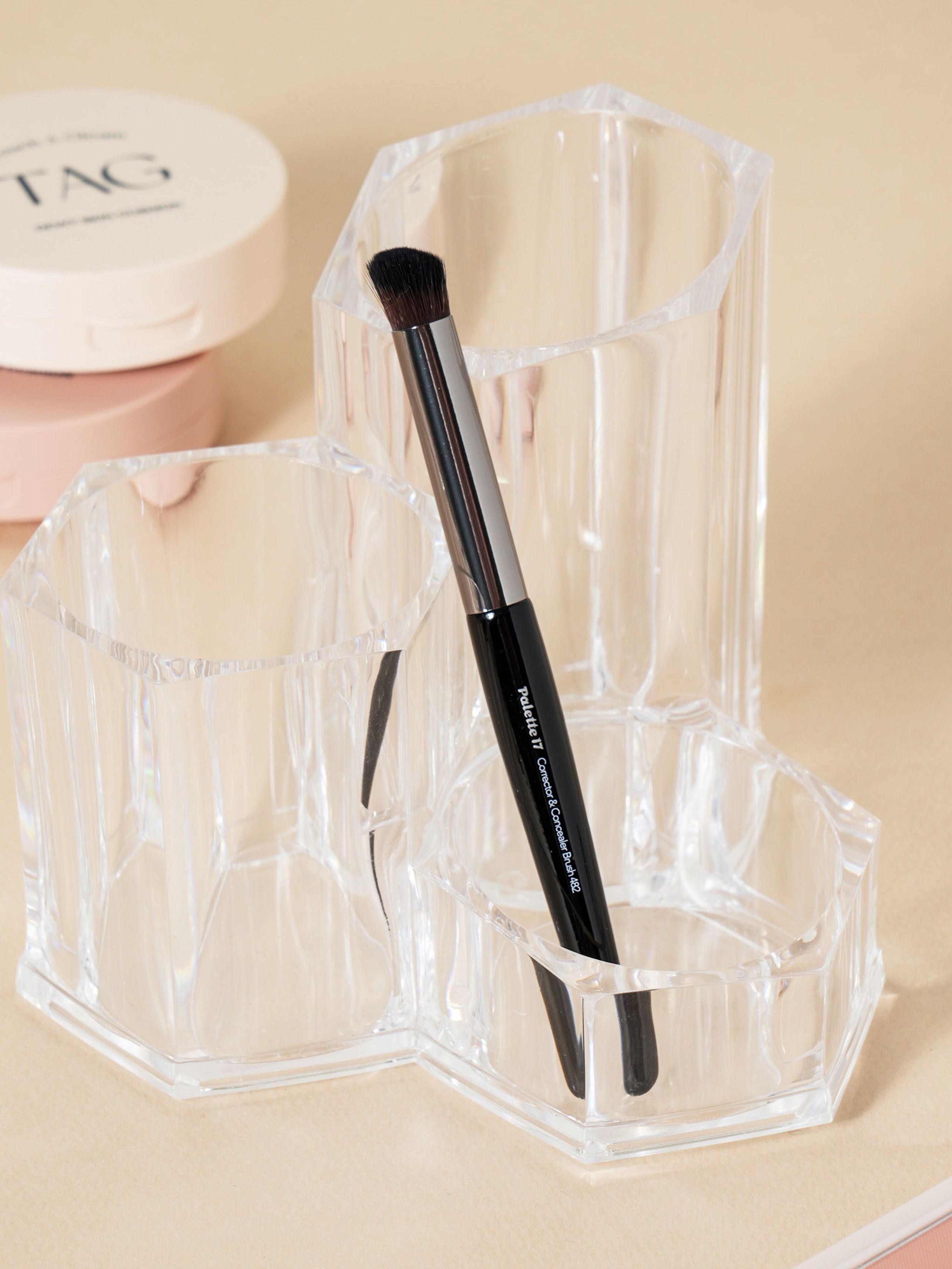 Daiso Palette 17 Corrector Brush – Korean color corrector makeup brush